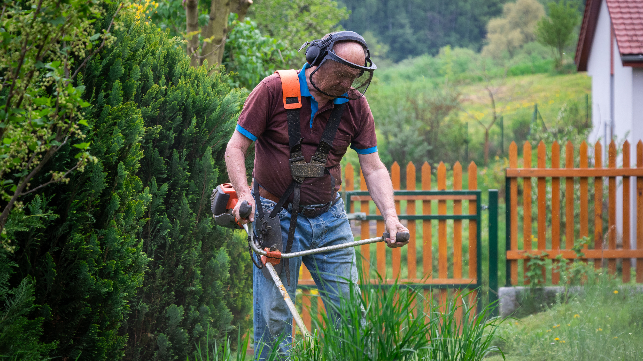 Limpeza de Terreno com Roçadeira